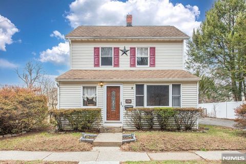 Photo of 126 Jefferson Street, Wanaque, NJ 07420 (MLS # 26008318)