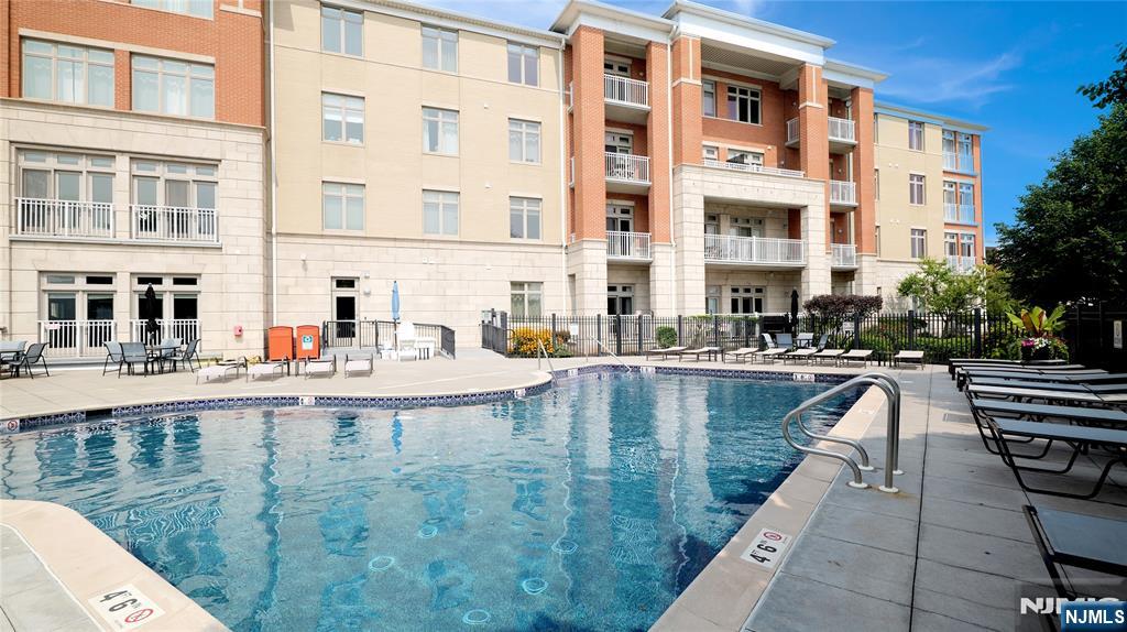7400 River 316