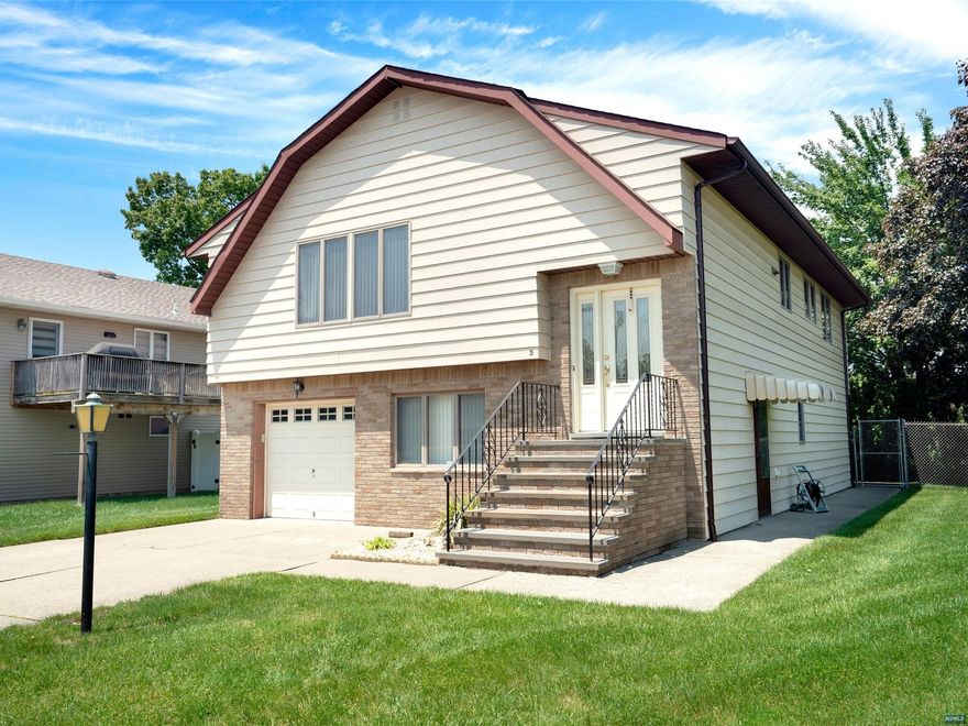 Welcome to this spacious B/L located on a CUL-DE-SAC in the most desirable town of Saddle Brook,open floor plan..Entry Foyer w/guest closet, Formal Living room, Formal Dining room, Eat in Kitchen, 3 Bedrooms w/plenty of closet space, Full bath w/linen closet and dual sinks,attic,GROUND LEVEL: Bedroom w/closet, Full bath, utility rm plus kitchen area, Great rm w/ sgd to beautiful yard, Central Air, Gas Heat (2 zone) Fenced in yard, Built 1982, only blocks away from Elementary School, near Rte 4, GS Pkway, Rte 80, Rte 46 and approx 20 min to NY.Transportation bus and train are near...