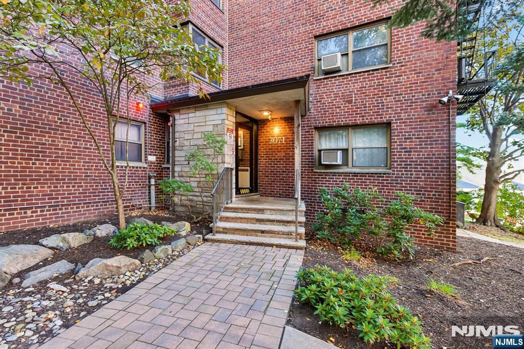3071 Edwin Avenue 5E