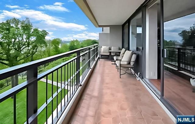 4 Horizon Road 404, Fort Lee, New Jersey - 2 Bedrooms  
2 Bathrooms - 