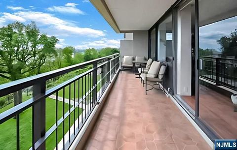 4 Horizon Road 404 Fort Lee NJ 07024