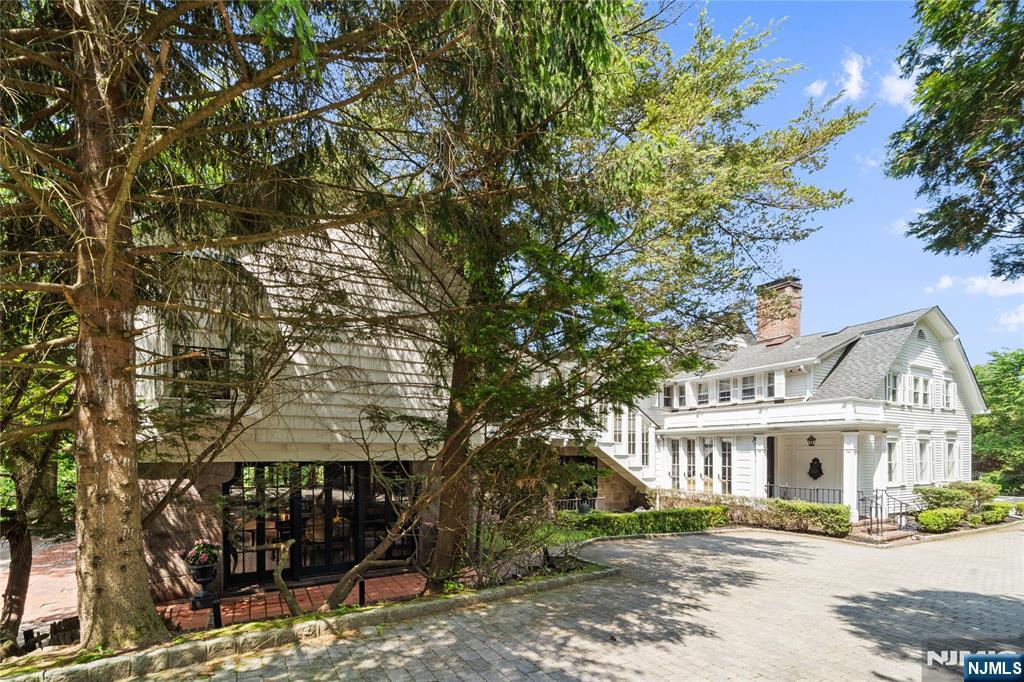 Property for Sale at 9 E Saddle River Road, Saddle River, New Jersey - Bedrooms: 8 
Bathrooms: 10 
Rooms: 19  - $3,999,999
