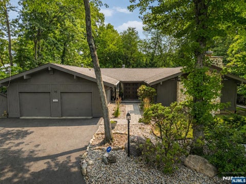 Photo of 10 Reed Court, Wayne, NJ 07470 (MLS # 26026474)