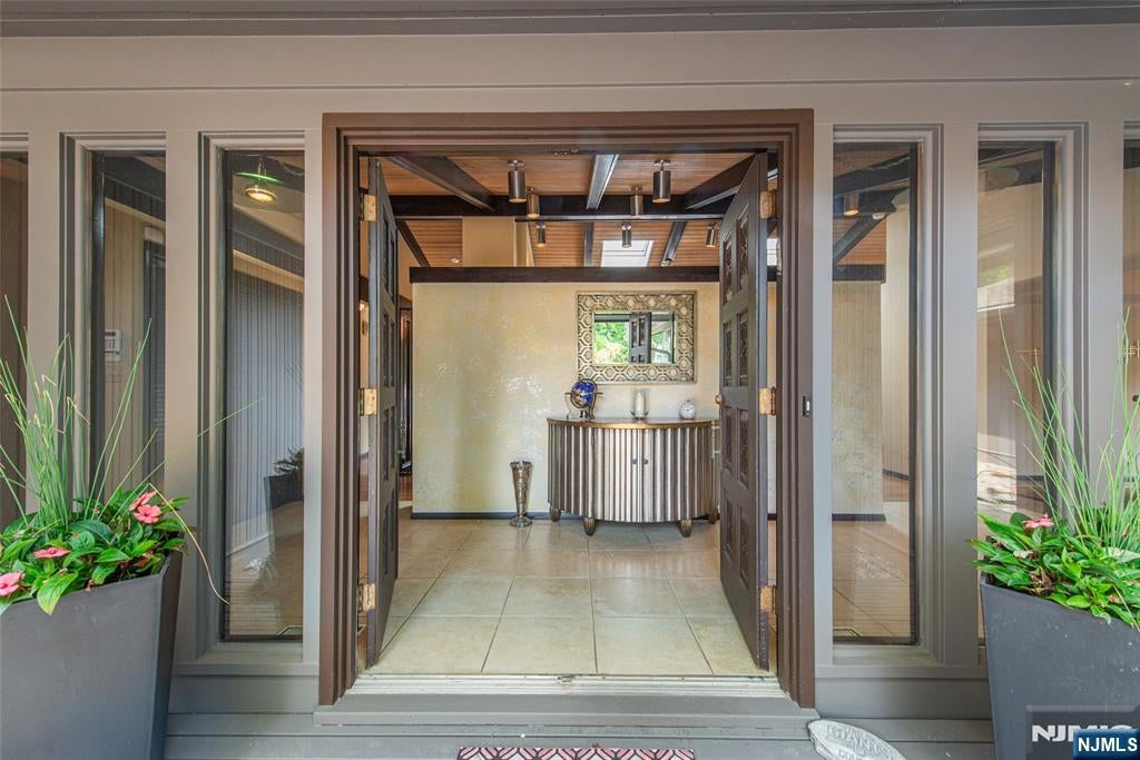 10 Reed Court