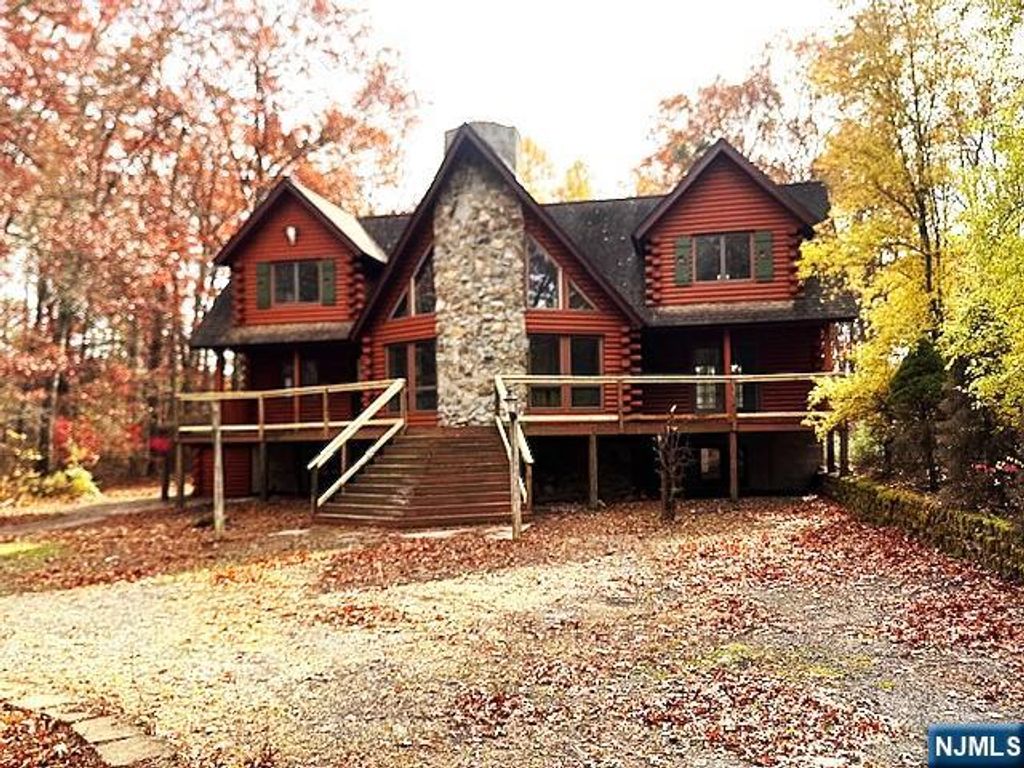 Photo of 543 Oak Ridge Road, West Milford, NJ 07438 (MLS # 25039914)