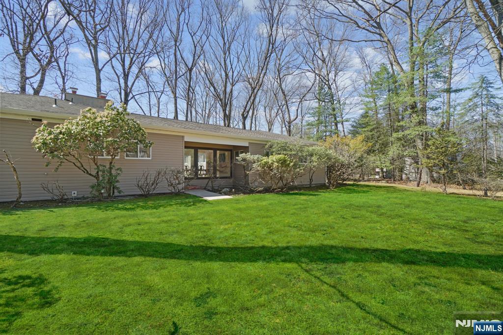 16 Cypress Peak Lane