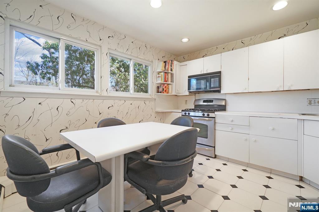 16 Cypress Peak Lane
