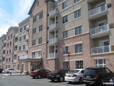 Photo of 2411 Windsor Park Ct, Englewood, NJ 07631 (MLS # 26022711)