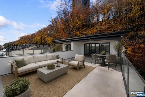 Photo of 728 Undercliff Avenue, Edgewater, NJ 07020 (MLS # 26036290)