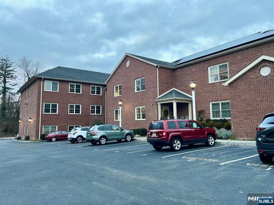 WELCOME TO WASHINGTON STATION IN HAWTHORNE, 3RD FLOOR UNIT (APPROX 1775 SQ FT) OFFERS 3 BR, 3 BATHS, UPDATED MOD EIK W/BREAKFAST BAR, SS APPLIANCES, & GRANITE COUNTERS AND DINING AREA, LIVING RM, PRIMARY BR W/ FULL BATH, 2 ADD'L BRS AND 2 FULL BATHS, HARDWD FLOORS, LAUNDRY IN UNIT. SOME AMENITIES: FITNESS CENTER, 2 PARKING SPACES, OUTDOOR PAVER PATIO, TABLES, & BARBECUE. TENANT RESPONSIBLE FOR UTILITIES & TENANT INSURANCE, CREDIT CHECK AND APPLICATION REQUIRED. PETS UP TO 30LBS ALLOWED(FEE) CLOSE TO SHOPS, MOVIE THEATER, RESTAURANTS AND TRAIN. PHOTOS FROM PREVIOUS TENANT.