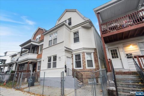 552 Norwood Street East Orange NJ 07018