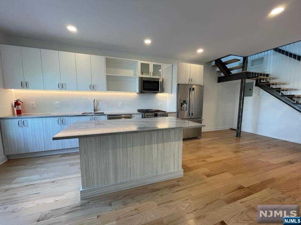 9009 Riverside Place Unit 3