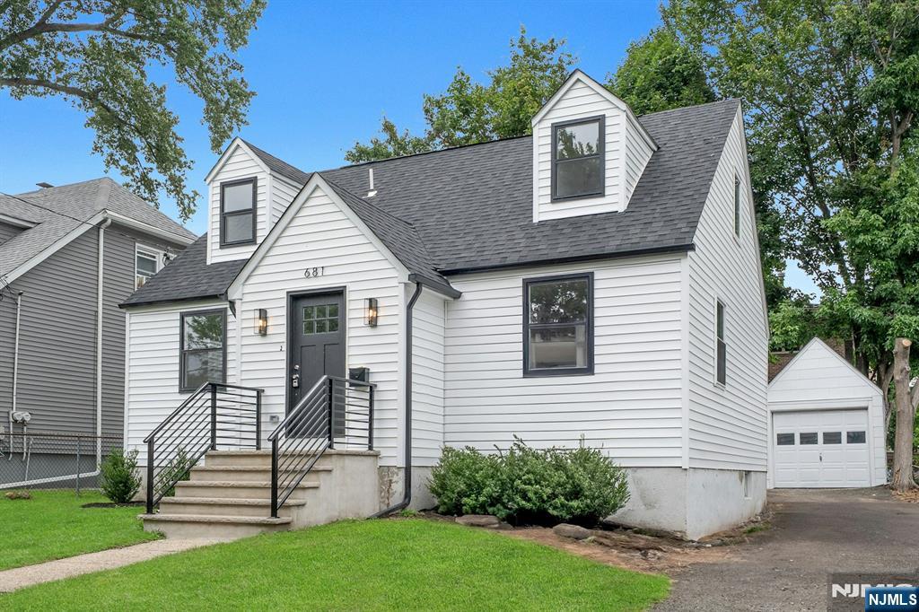 681 Maple Avenue