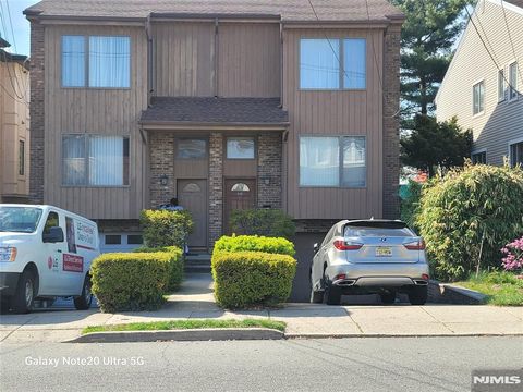 Photo of 1643 Maple Street, Fort Lee, NJ 07024 (MLS # 26013310)