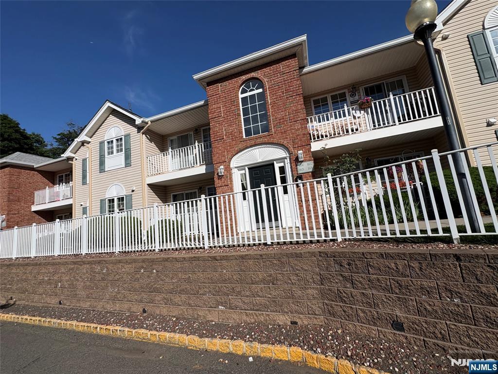 105 Roseland Avenue 1601