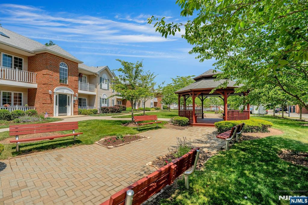 105 Roseland Avenue 1601