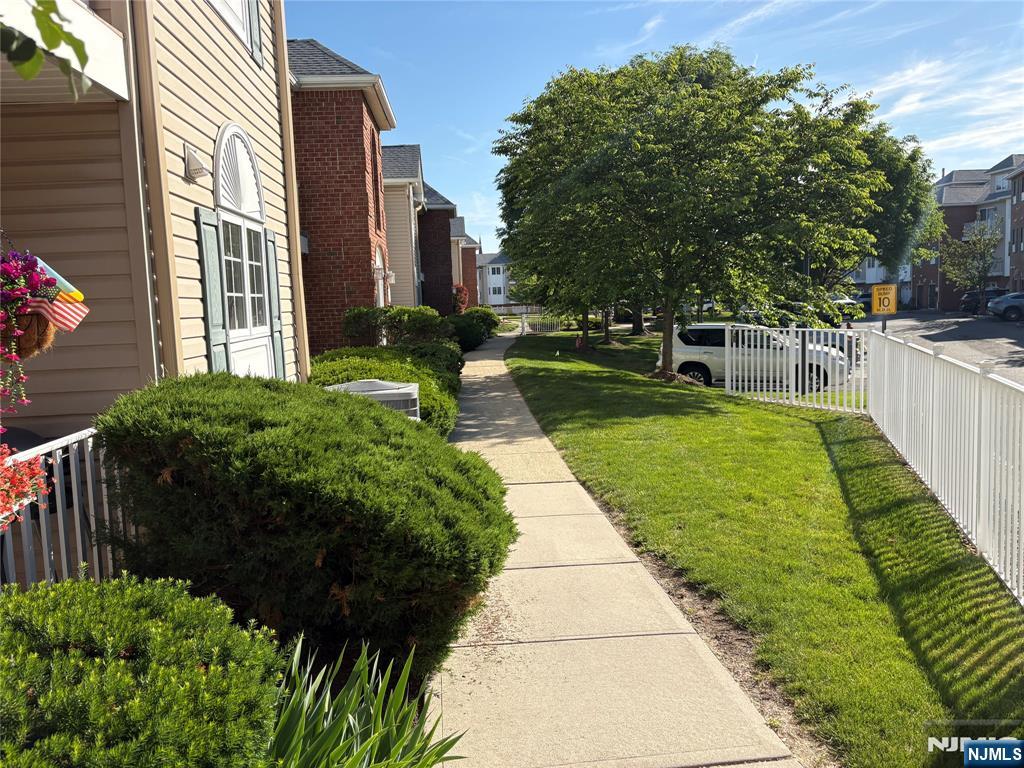 105 Roseland Avenue 1601