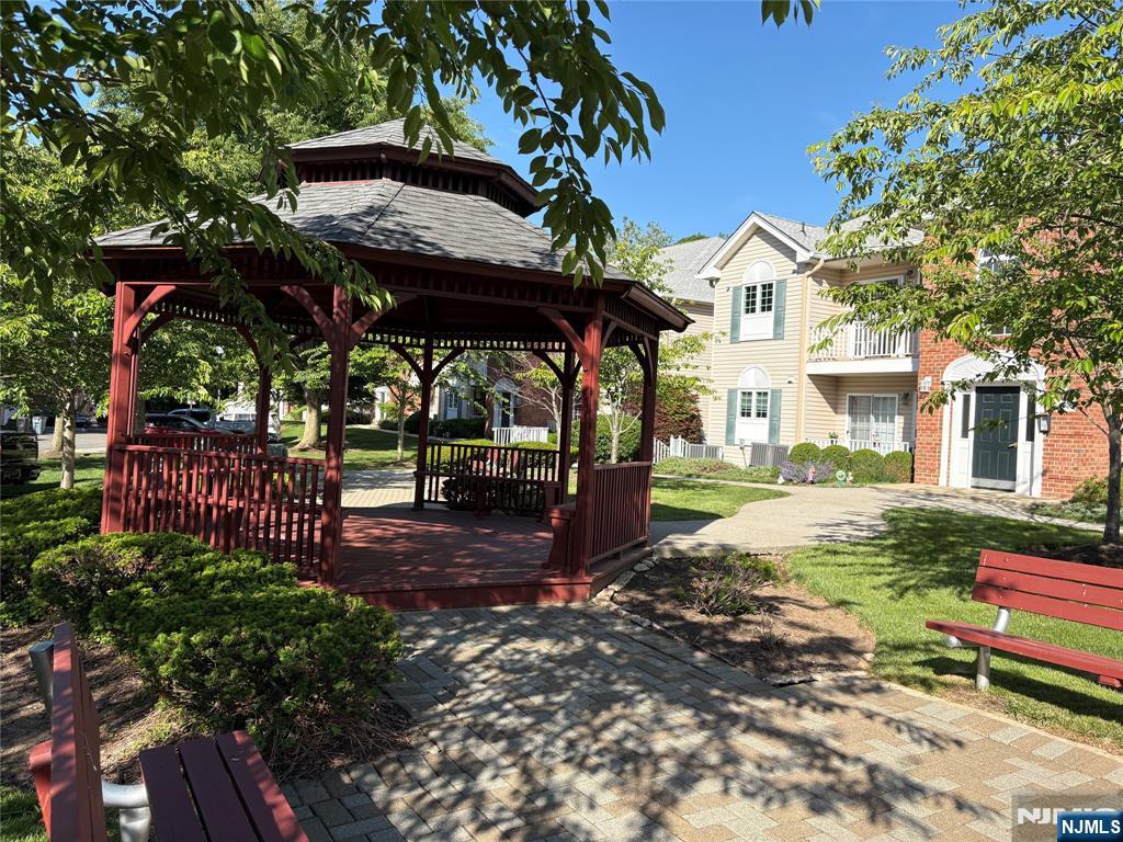 105 Roseland Avenue 1601