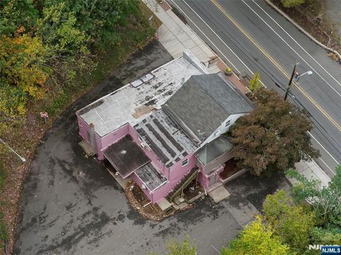 Photo of 821 McBride Avenue, Woodland Park, NJ 07424 (MLS # 25037281)