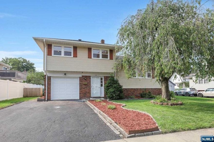 A renovated 3 bedroom 2.5 bathroom Split level house in a quite neighborhood in Dumont, NJ. The roof and the windows are only 4 months old. Very near to NY Transportation.
