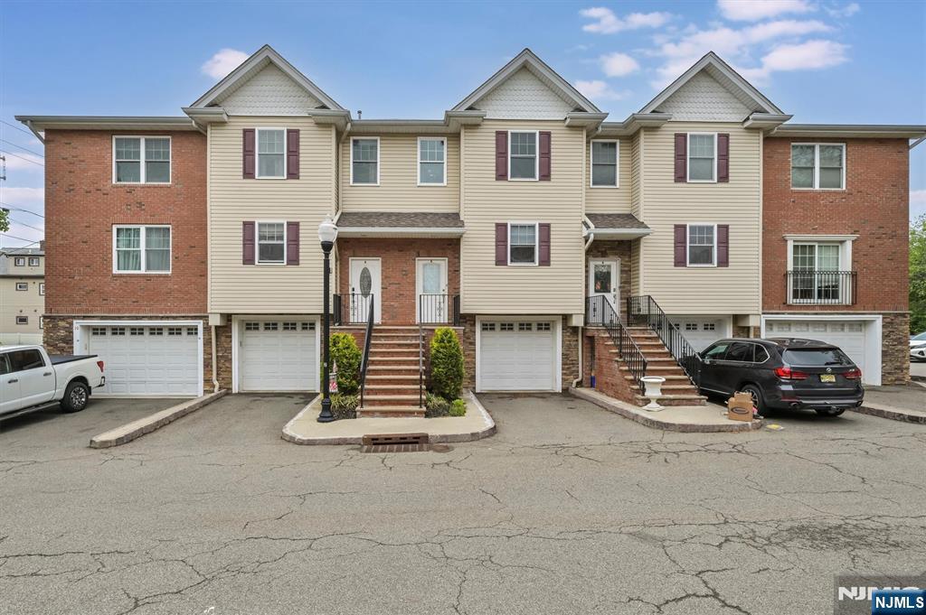 Property for Sale at 6 Doris Lane, Wallington, New Jersey - Bedrooms: 2 
Bathrooms: 3  - $459,900