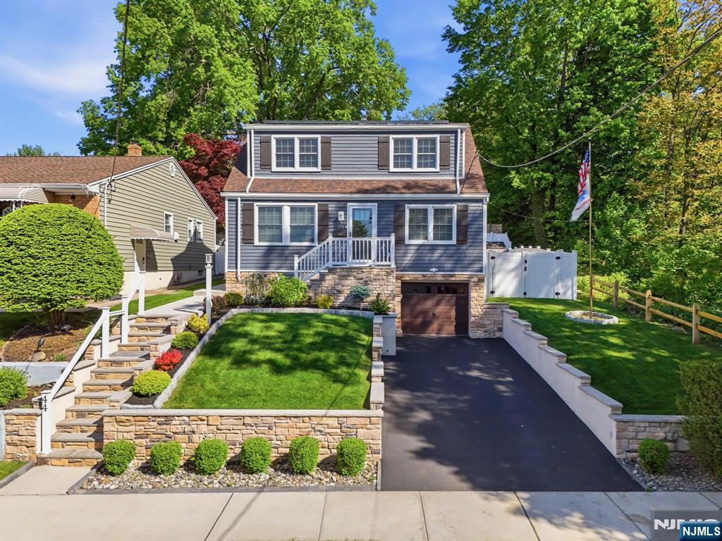 44 Alpine Place