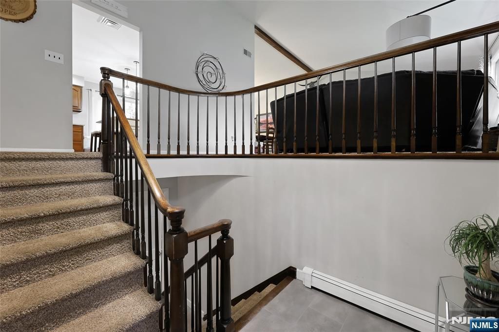Photo of 9 Keiller Court, North Haledon, NJ 07508 (MLS # 25036313)