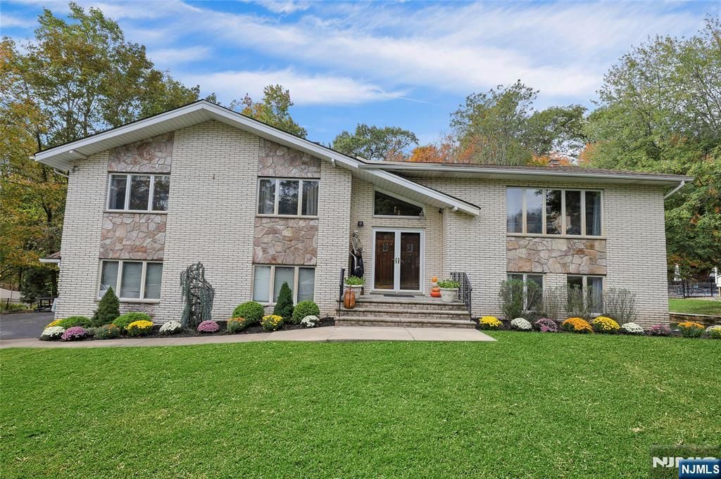 Photo of 9 Keiller Court, North Haledon, NJ 07508 (MLS # 25036313)