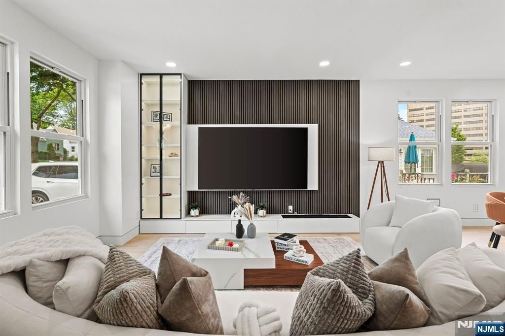 Photo of 33 Elycroft Parkway, Rutherford, NJ 07070 (MLS # 25029549)