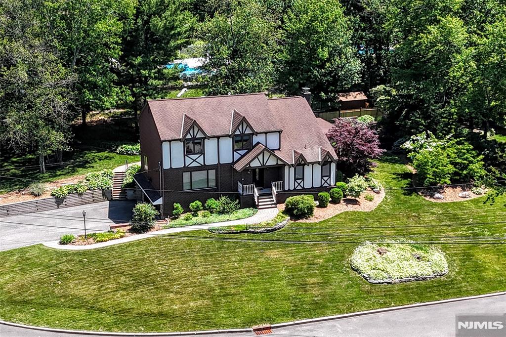 16 Weeden Drive