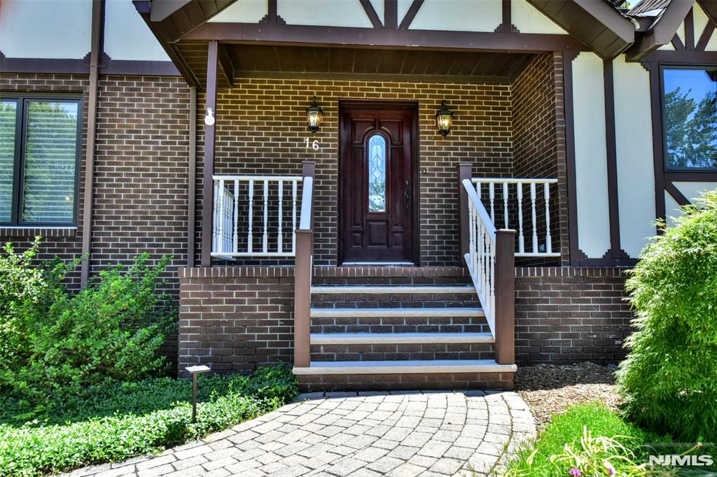 16 Weeden Drive