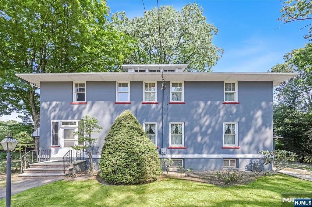 Photo of 288 Washington Avenue, Hillsdale, NJ 07642 (MLS # 25028003)