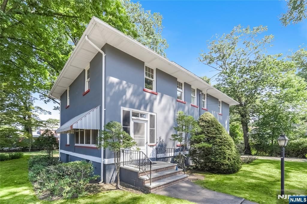 Photo of 288 Washington Avenue, Hillsdale, NJ 07642 (MLS # 25028003)