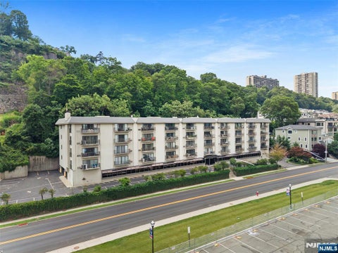 Photo of 1150 River Road #4H, Edgewater, NJ 07020 (MLS # 26015840)