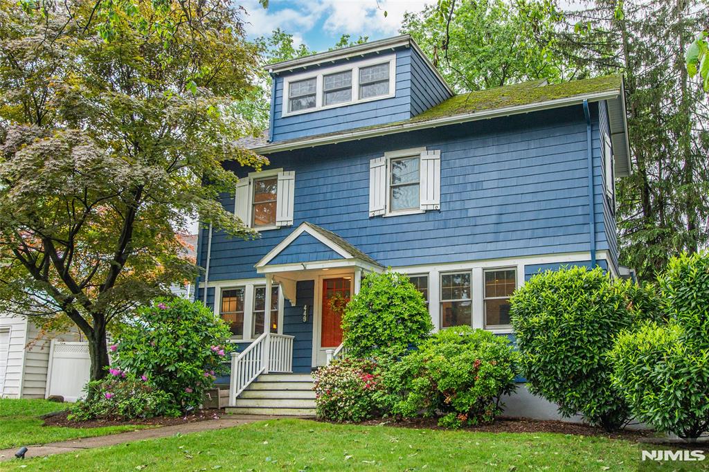 449 E Valley Road, Montclair, New Jersey - 3 Bedrooms  
3 Bathrooms  
8 Rooms - 