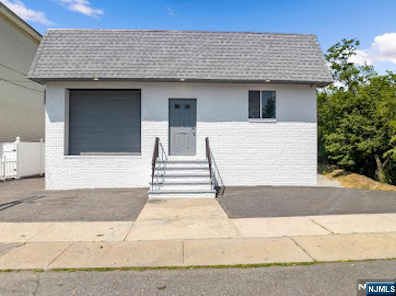 8 Halstead Avenue