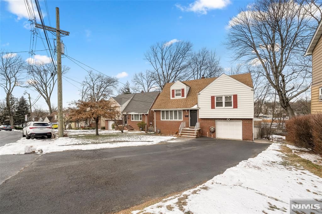 Photo of 525 Chestnut Street, Ridgefield, NJ 07657 (MLS # 25044178)