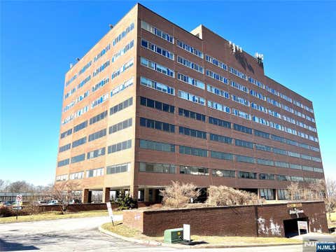 Photo of 2 Executive Dr #717, Fort Lee, NJ 07024 (MLS # 26026534)