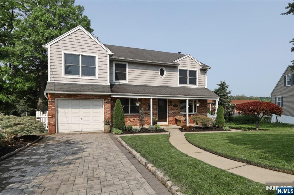Property for Sale at 14 Swan Court, East Rutherford, New Jersey - Bedrooms: 3 
Bathrooms: 4 
Rooms: 8  - $799,000