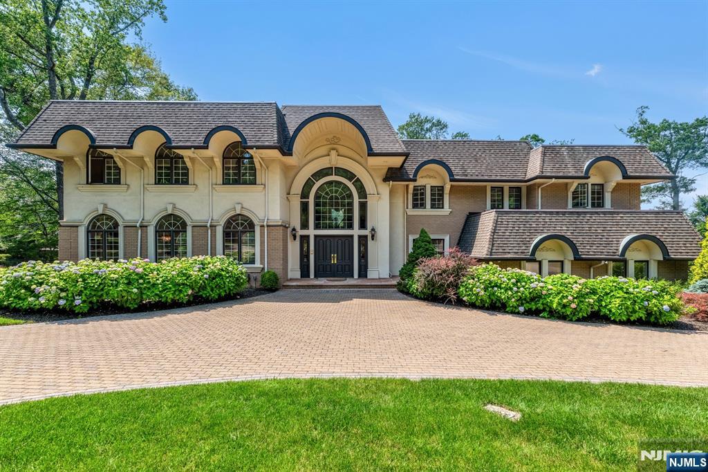 Rental Property at 82 Jackson Dr, Cresskill, New Jersey - Bedrooms: 6 
Bathrooms: 6.5 
Rooms: 13  - $16,950 MO.