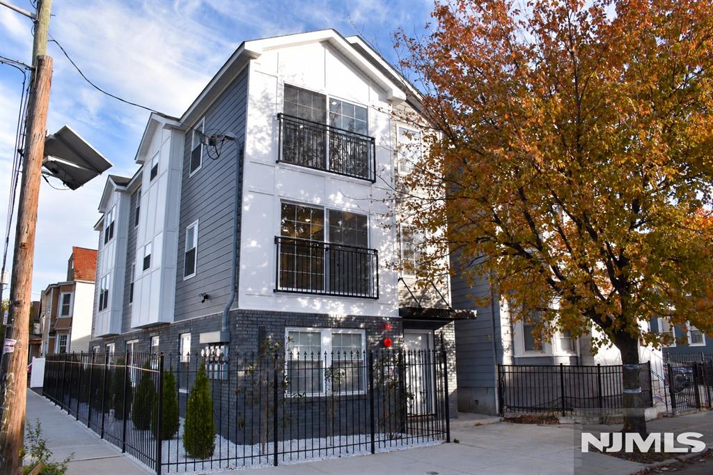 636 10th Street