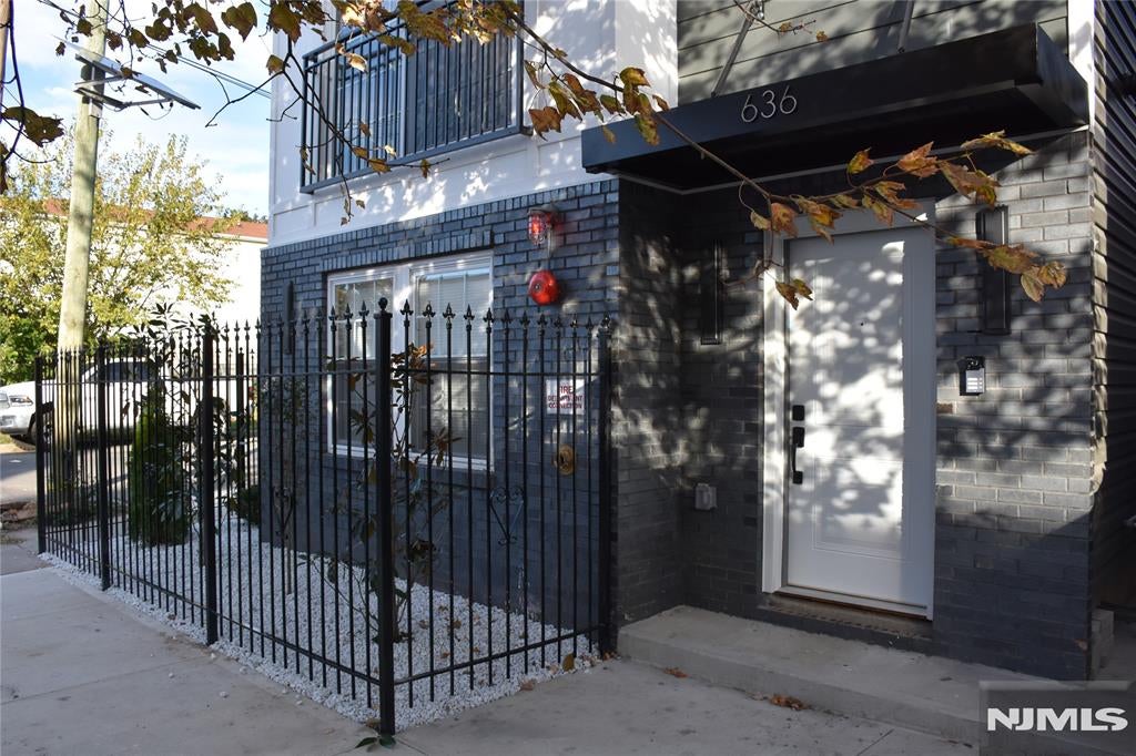 636 10th Street