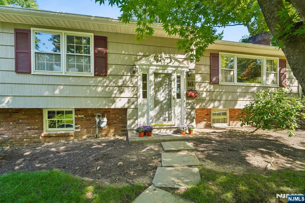 16 Darlene Terrace