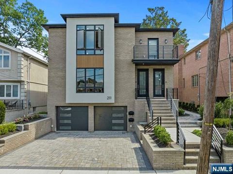 Photo of 211 Warwick Ave #1, Fort Lee, NJ 07024 (MLS # 26003960)