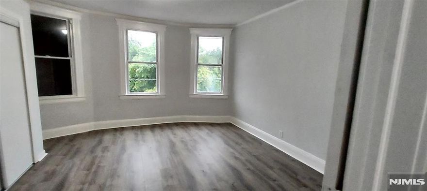 Updated 3 bed, 1 bath apartment. Near the Paterson Great Falls & Fire Department, with easy access to shops and highways. Pets allowed on case by case basis.