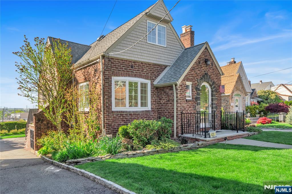 431 Van Renssalaer Court