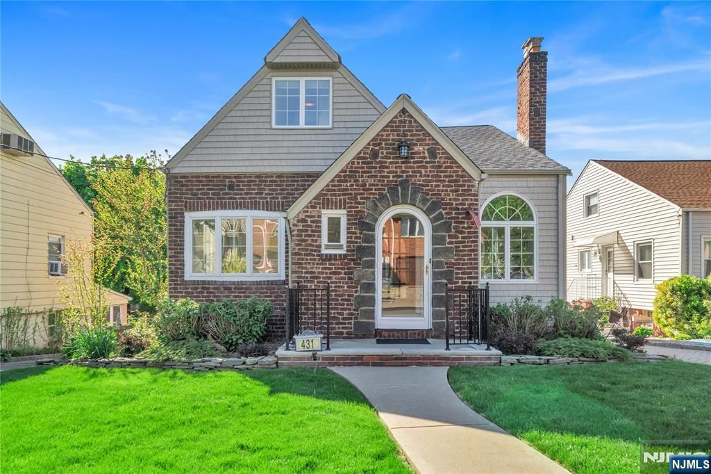 Photo of 431 Van Renssalaer Court, Ridgefield, NJ 07657 (MLS # 26013901)