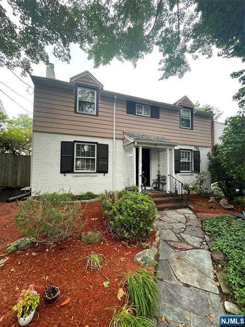 Photo of 81 Grayson Place, Teaneck, NJ 07666 (MLS # 26028092)