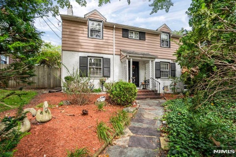 Photo of 81 Grayson Place, Teaneck, NJ 07666 (MLS # 26028092)